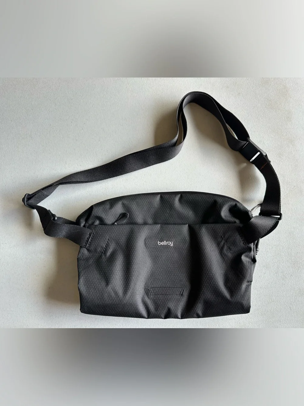 Bellroy Lite Sling in black - Picture 1 of 8
